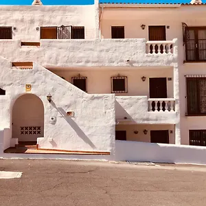 https://apartaments-royale-los-cristianos.tenerifehoteles.net